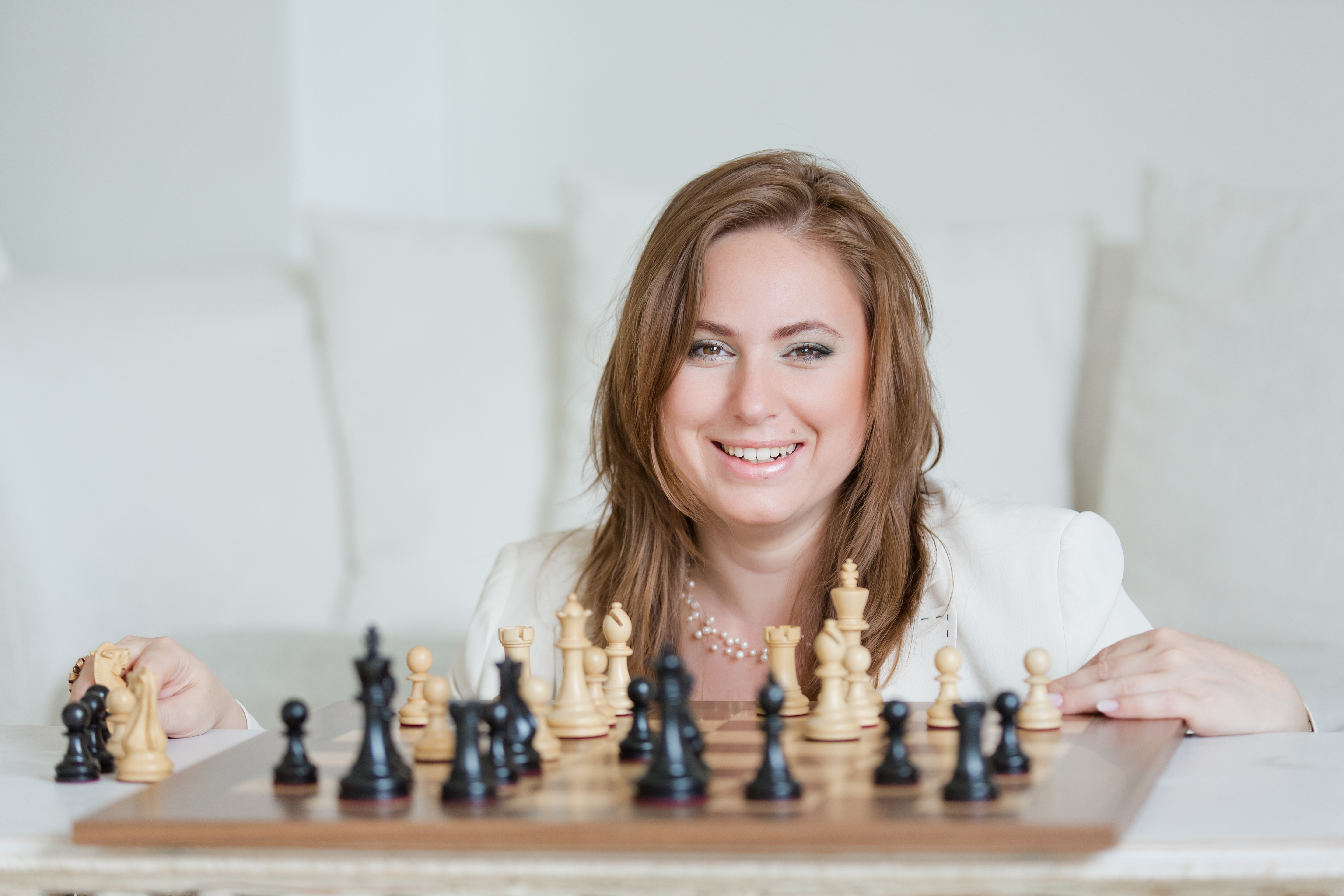 Judit Polgár is the woman who defeated Kasparov, Karpov and Spassky